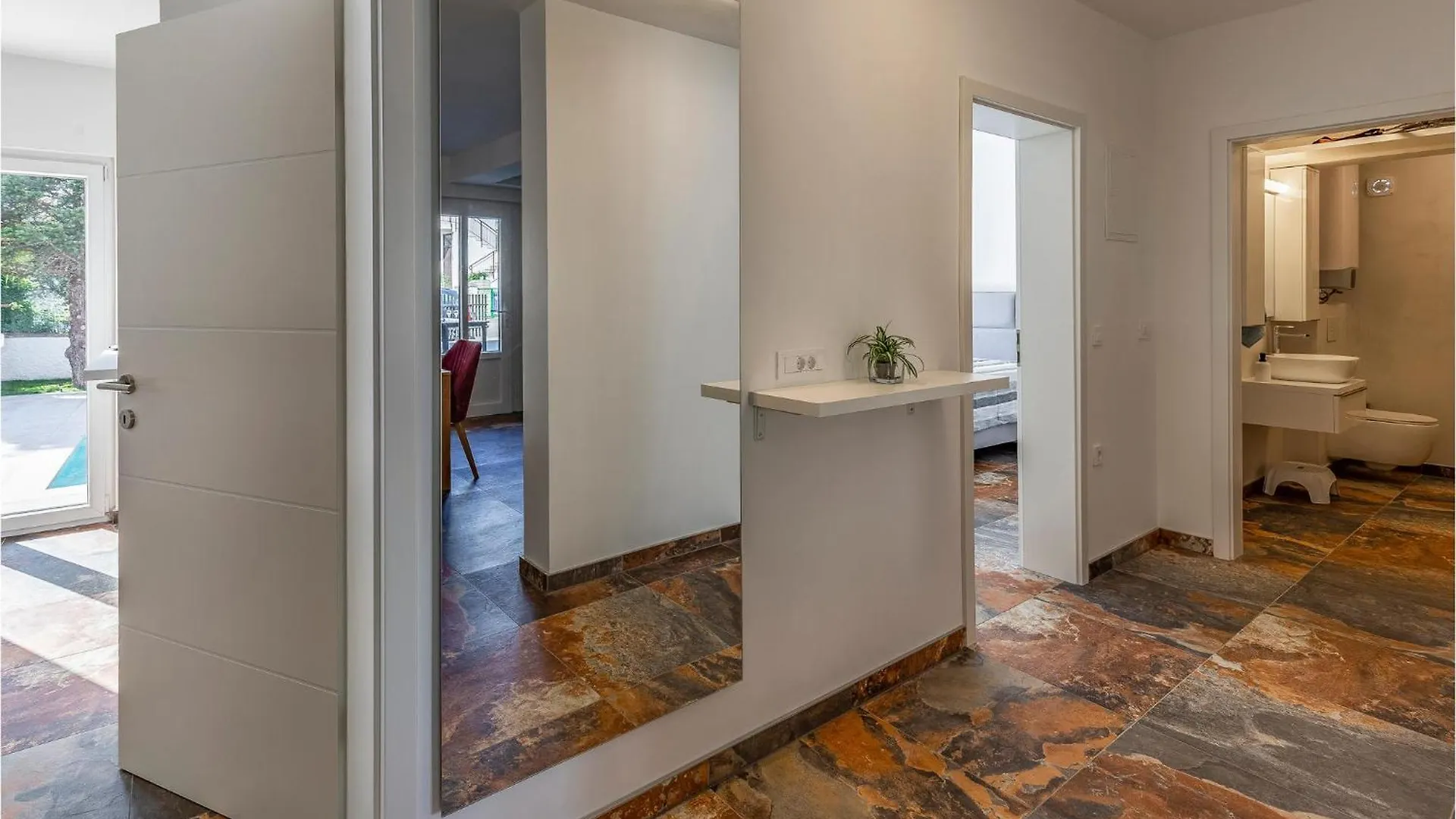 Beautiful Apartment In Madulin With Kitchen Medulin 0*,  Croacia